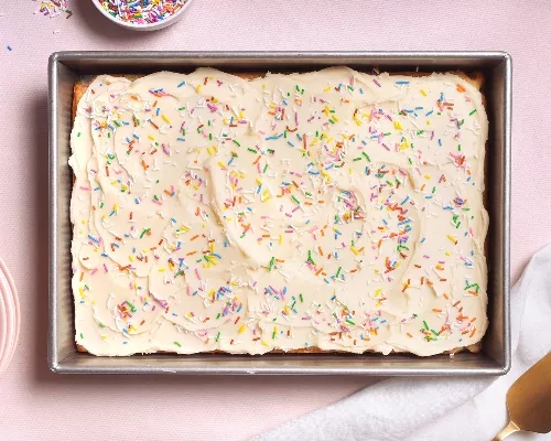 Gâteau aux confettis sur plaque